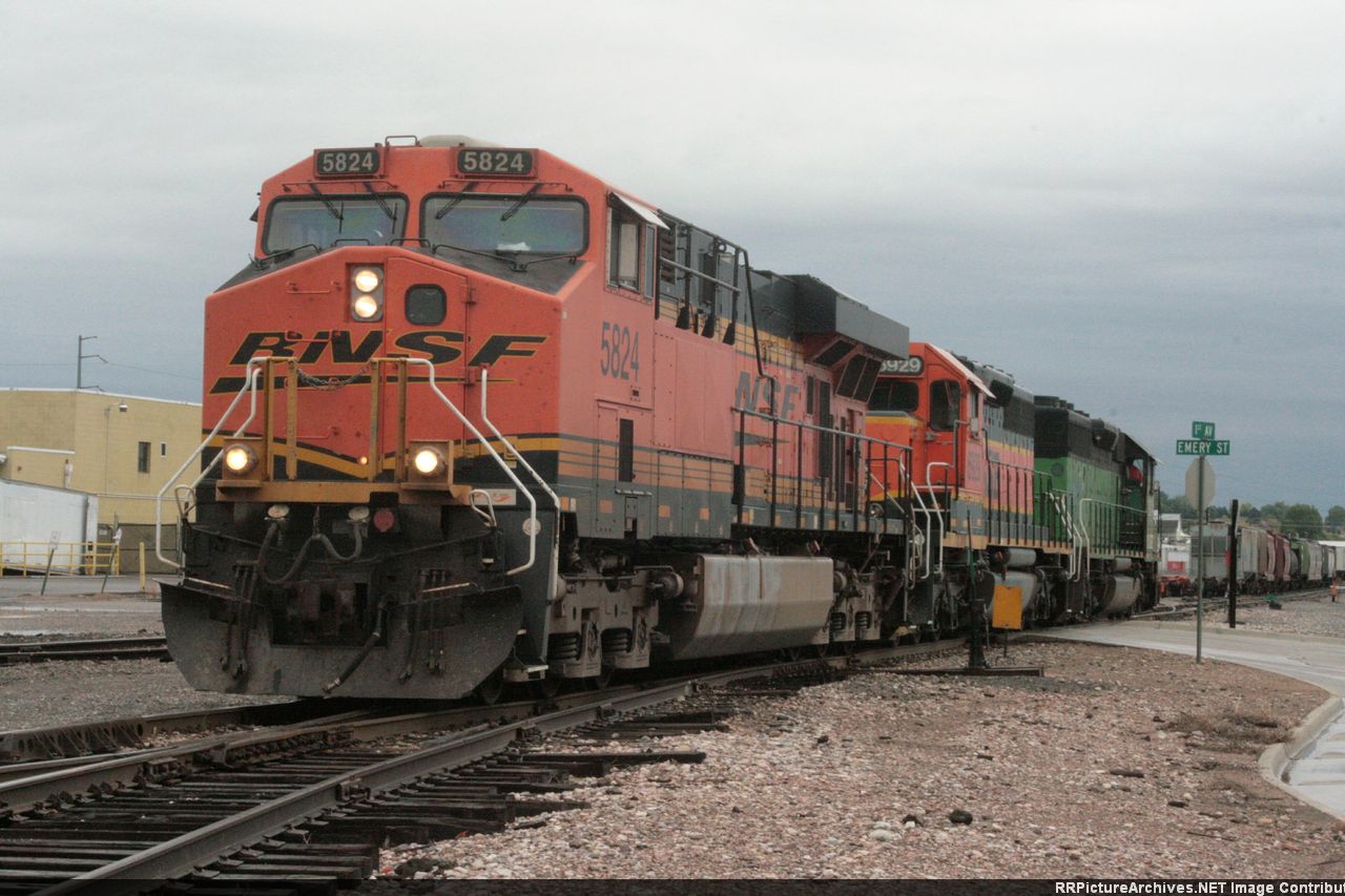 BNSF 5824